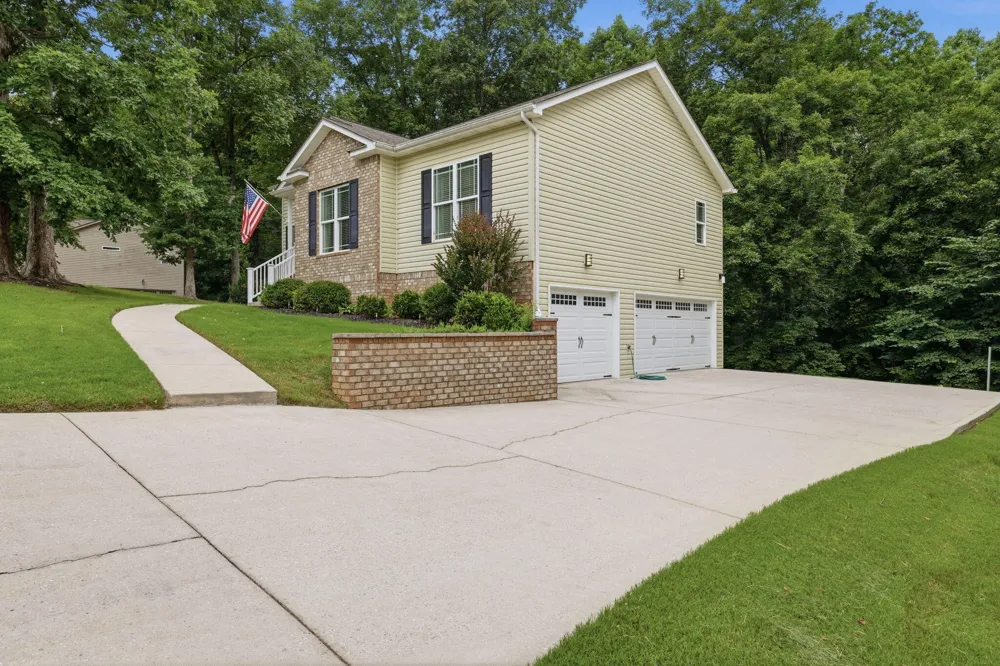 7402 Tiercel Drive Ooltewah, TN 37363