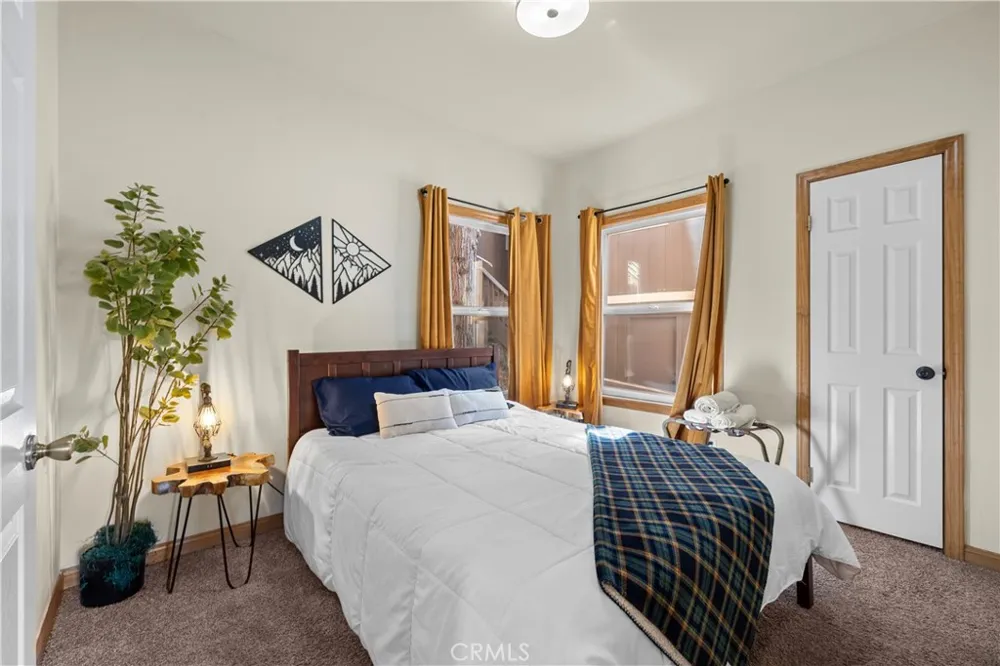 820 Arbula Crestline, CA 92325