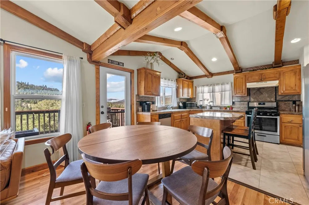 820 Arbula Crestline, CA 92325