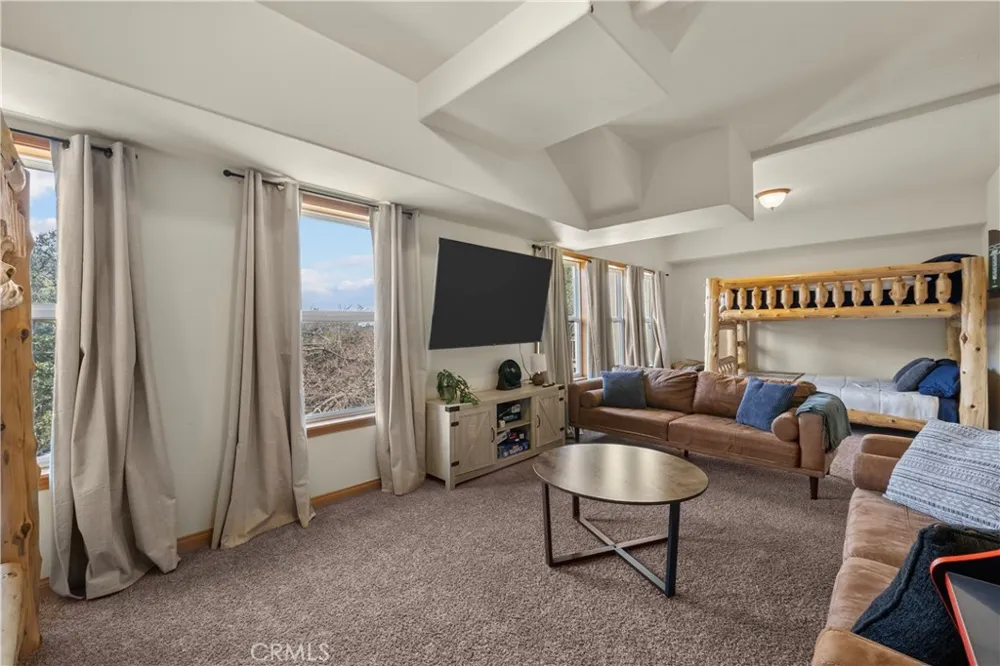 820 Arbula Crestline, CA 92325