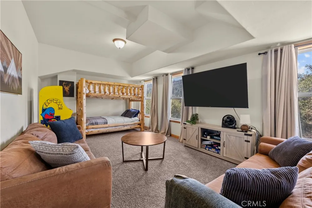 820 Arbula Crestline, CA 92325