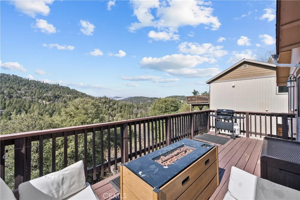 820 Arbula Crestline, CA 92325