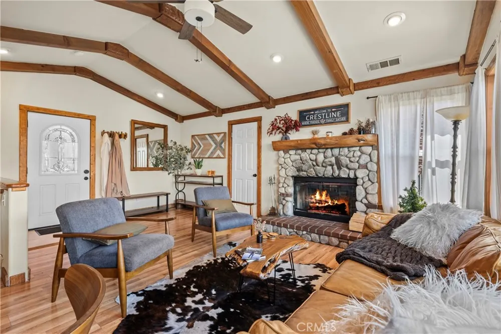 820 Arbula Crestline, CA 92325