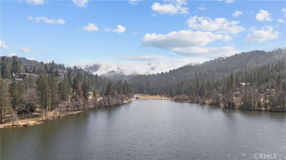820 Arbula Crestline, CA 92325