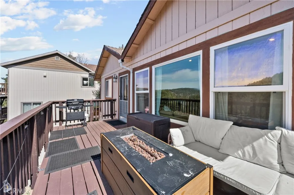 820 Arbula Crestline, CA 92325