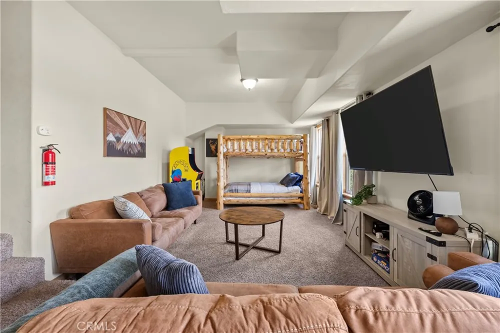 820 Arbula Crestline, CA 92325