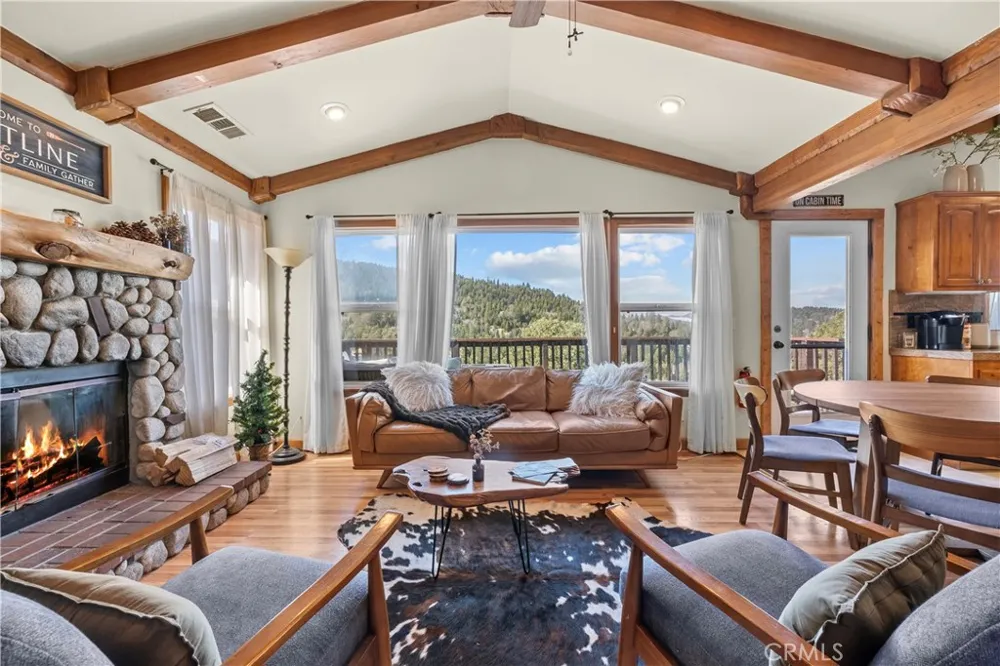 820 Arbula Crestline, CA 92325