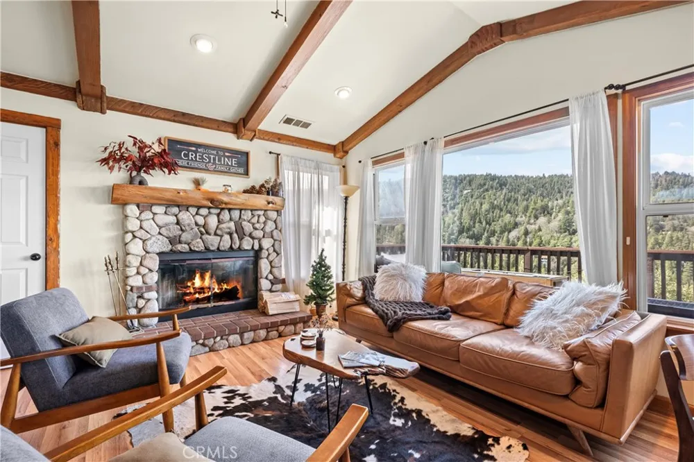 820 Arbula Crestline, CA 92325