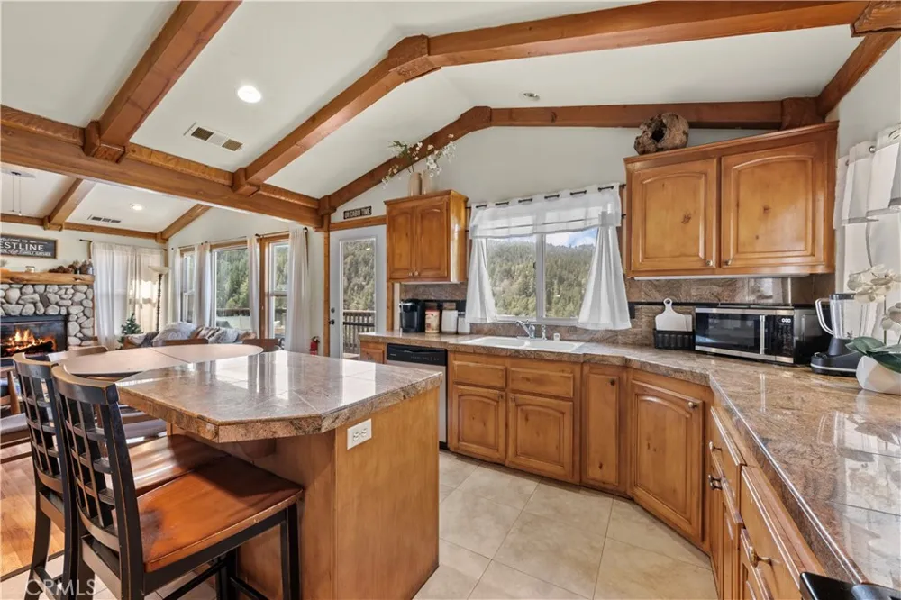820 Arbula Crestline, CA 92325