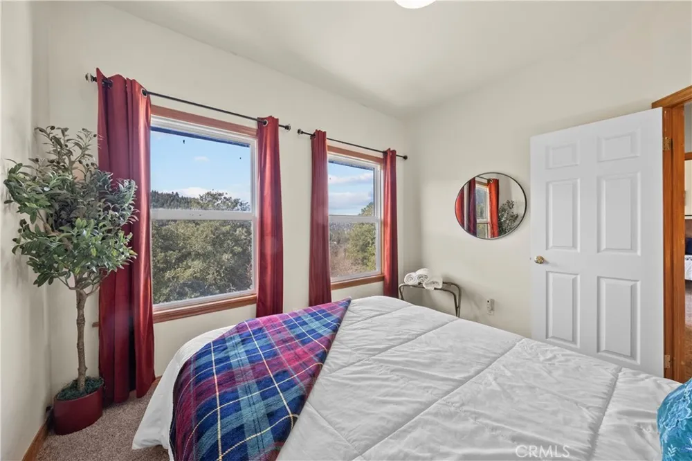 820 Arbula Crestline, CA 92325