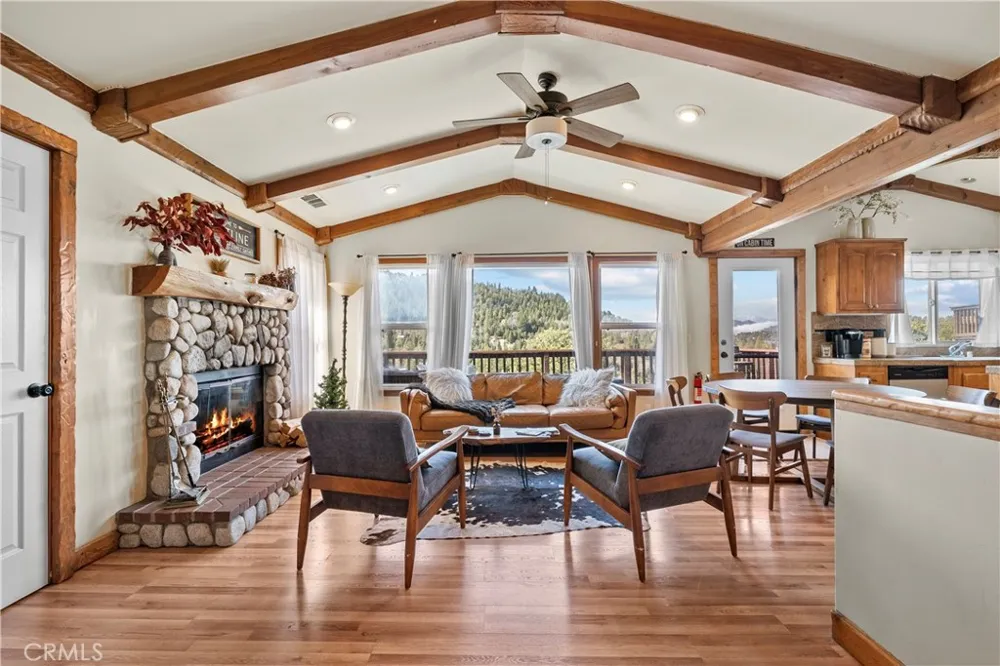 820 Arbula Crestline, CA 92325