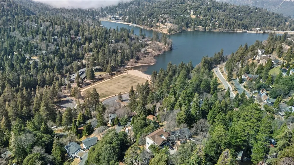 820 Arbula Crestline, CA 92325