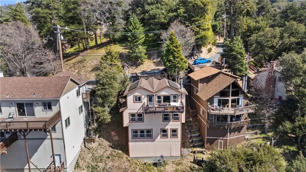 820 Arbula Crestline, CA 92325