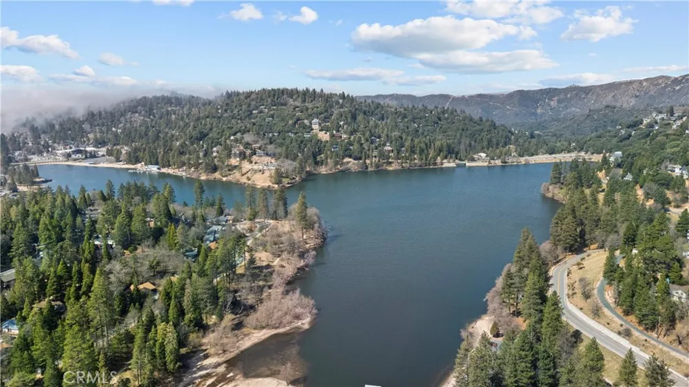 820 Arbula Crestline, CA 92325