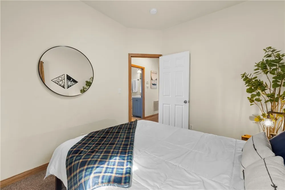 820 Arbula Crestline, CA 92325