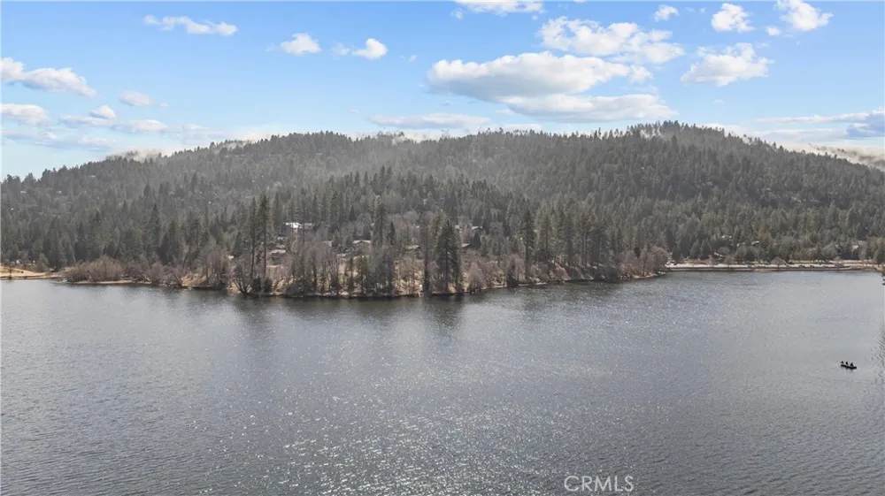 820 Arbula Crestline, CA 92325