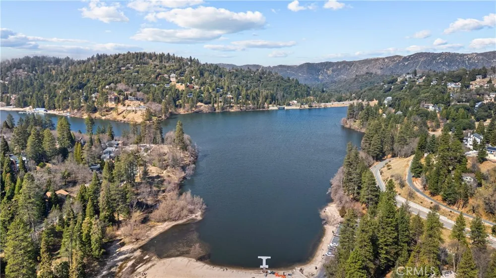 820 Arbula Crestline, CA 92325