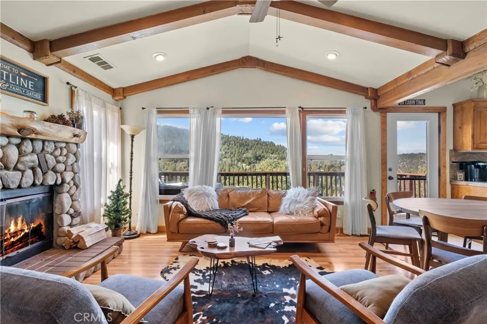 820 Arbula Crestline, CA 92325