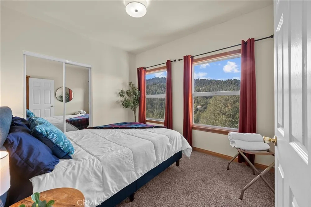 820 Arbula Crestline, CA 92325