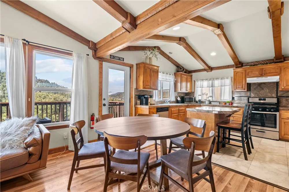 820 Arbula Crestline, CA 92325
