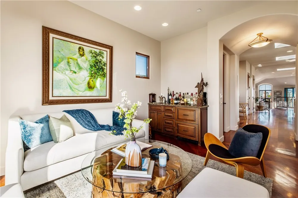221 3rd Manhattan Beach, CA 90266