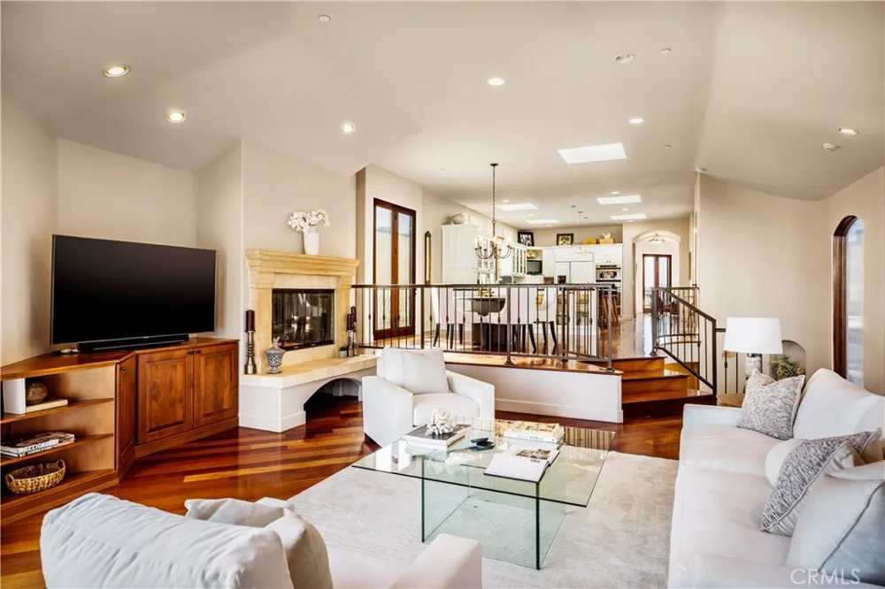 221 3rd Manhattan Beach, CA 90266