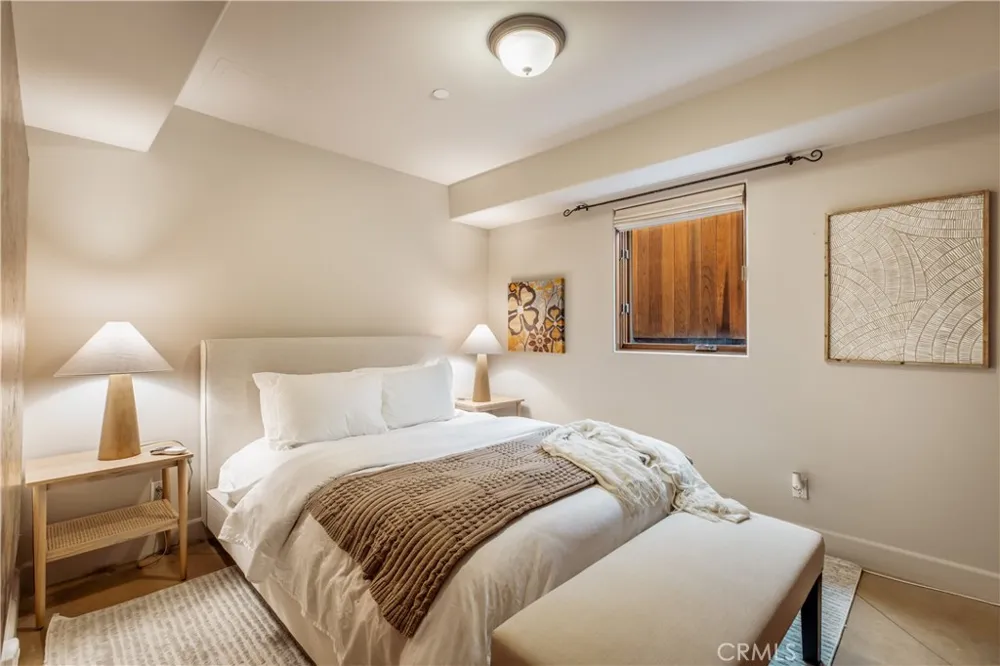 221 3rd Manhattan Beach, CA 90266