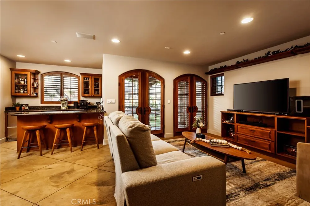 221 3rd Manhattan Beach, CA 90266