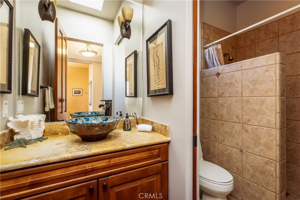 221 3rd Manhattan Beach, CA 90266