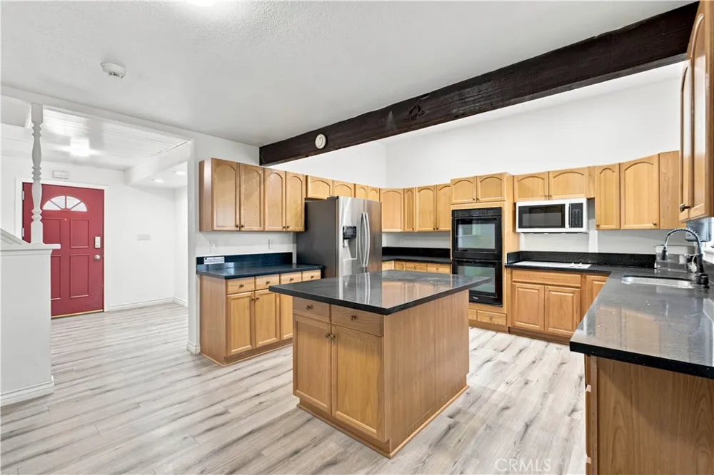 15037 Miami Apple Valley, CA 92307