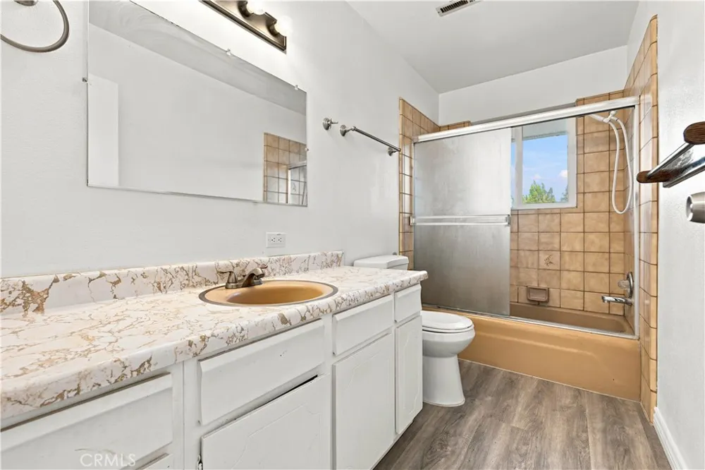 15037 Miami Apple Valley, CA 92307