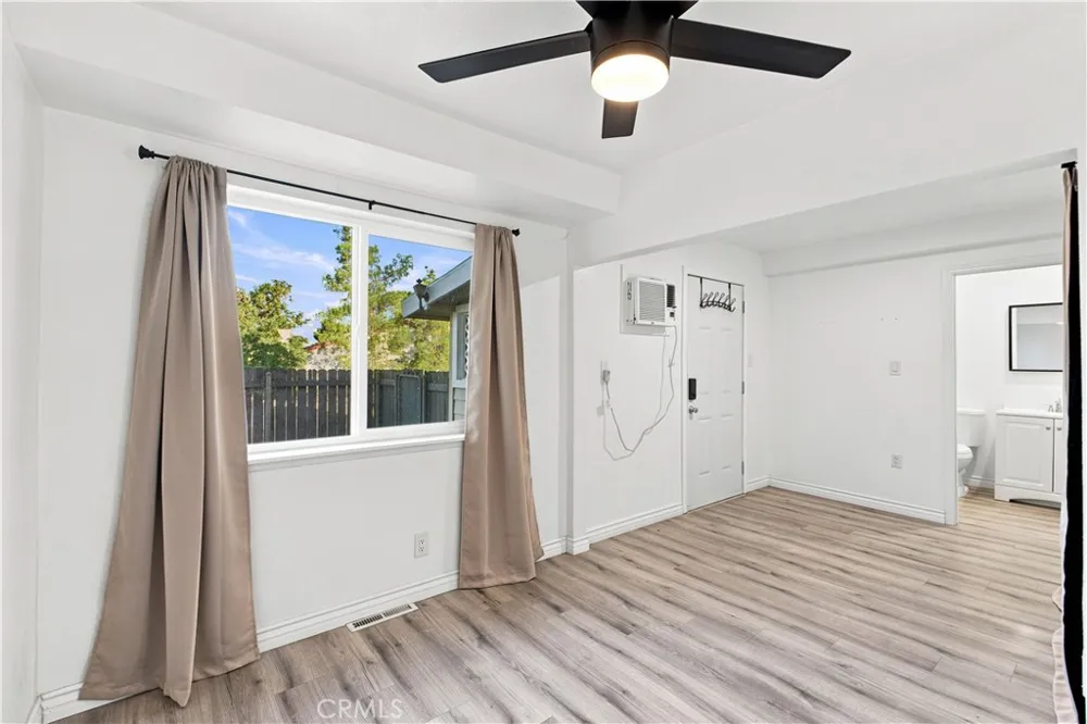 15037 Miami Apple Valley, CA 92307