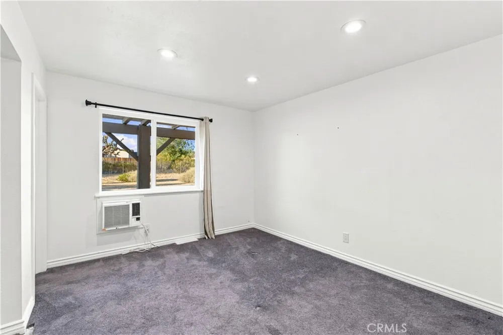 15037 Miami Apple Valley, CA 92307