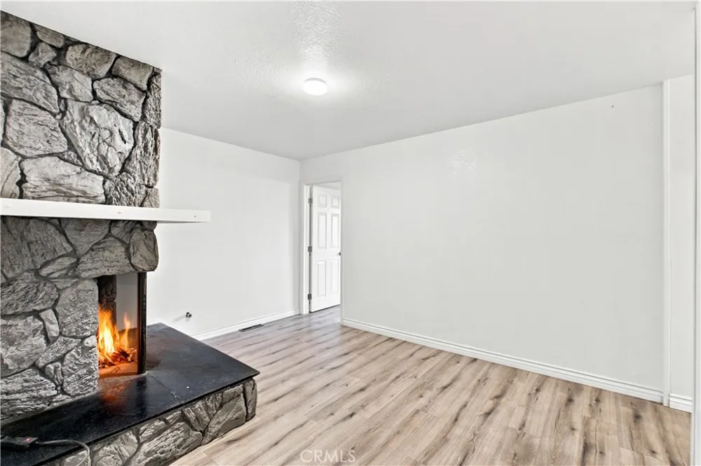 15037 Miami Apple Valley, CA 92307