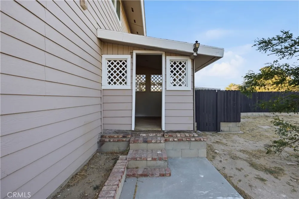 15037 Miami Apple Valley, CA 92307