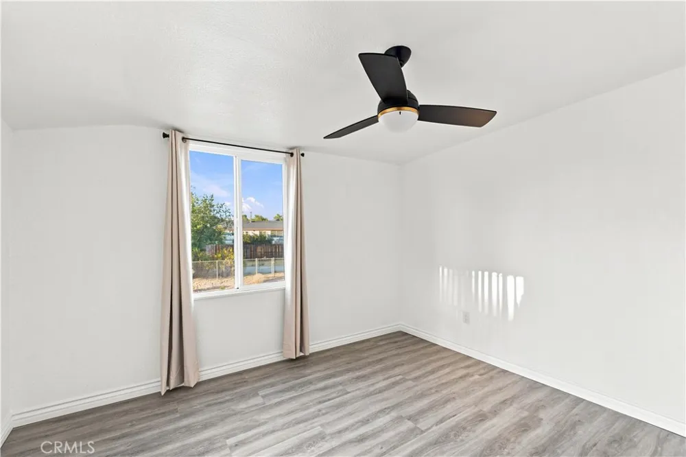 15037 Miami Apple Valley, CA 92307