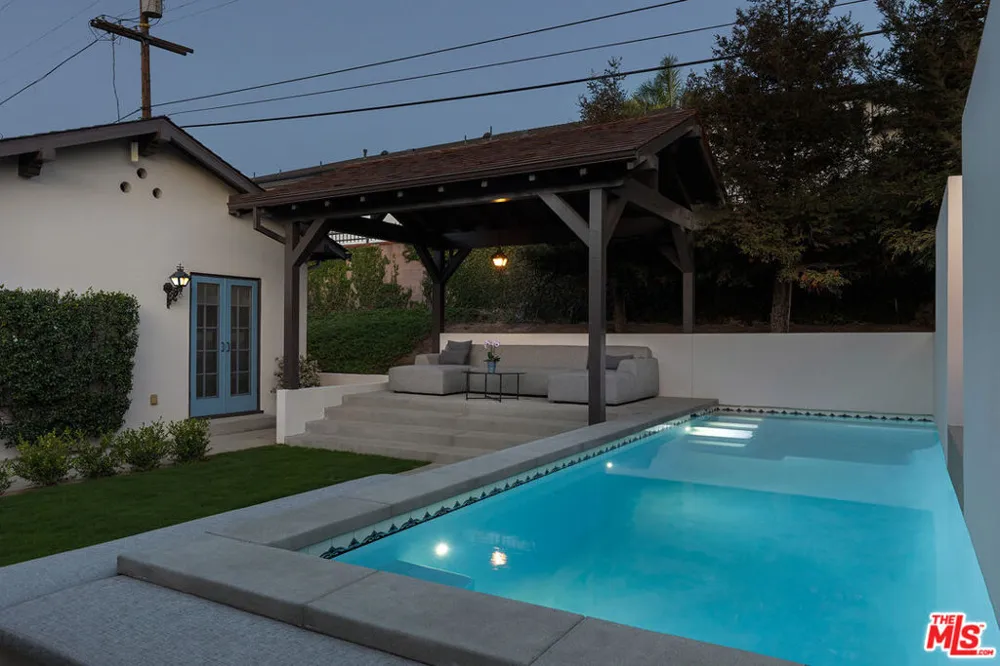 800 S Plymouth Boulevard Los Angeles, CA 90005