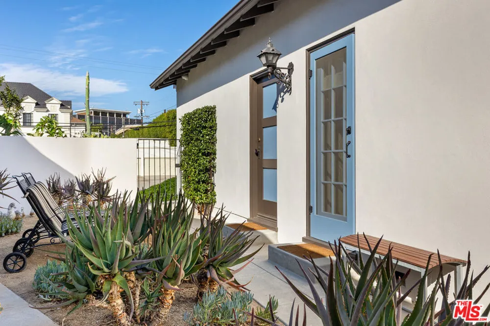 800 S Plymouth Boulevard Los Angeles, CA 90005