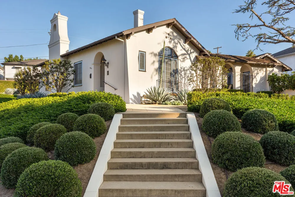 800 S Plymouth Boulevard Los Angeles, CA 90005