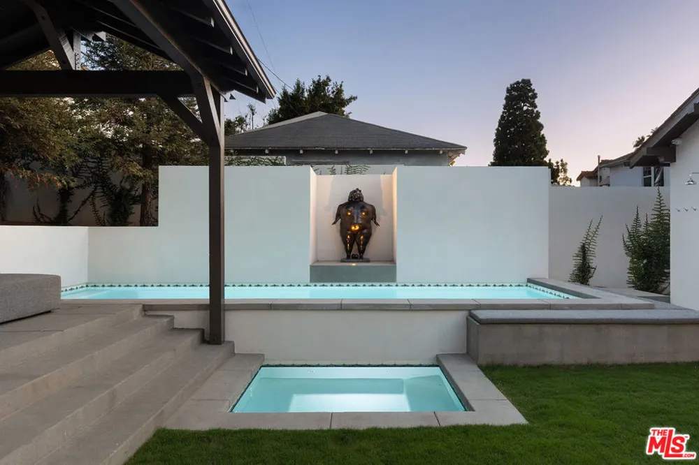 800 S Plymouth Boulevard Los Angeles, CA 90005