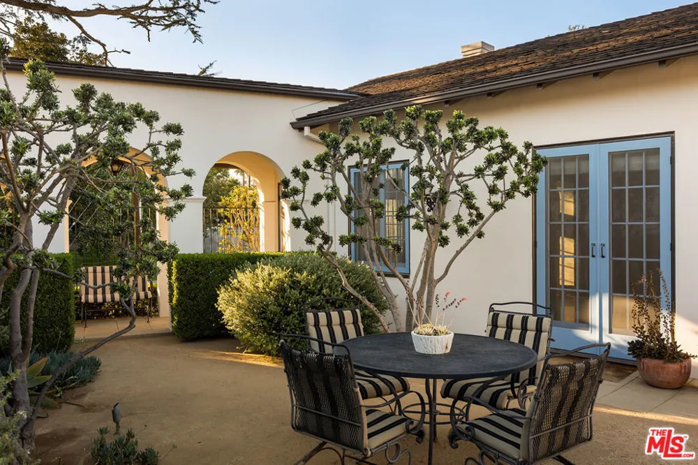 800 S Plymouth Boulevard Los Angeles, CA 90005