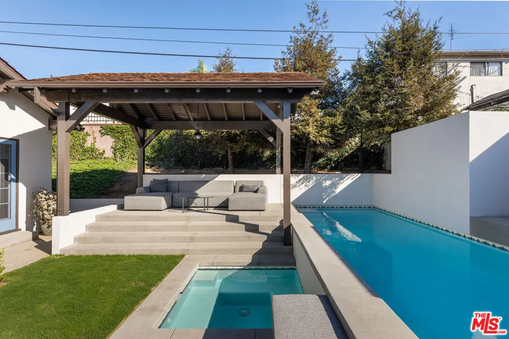 800 S Plymouth Boulevard Los Angeles, CA 90005