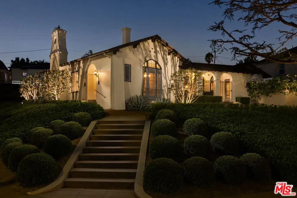 800 S Plymouth Boulevard Los Angeles, CA 90005