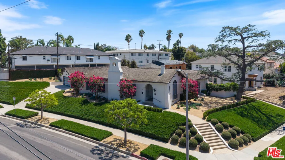 800 S Plymouth Boulevard Los Angeles, CA 90005