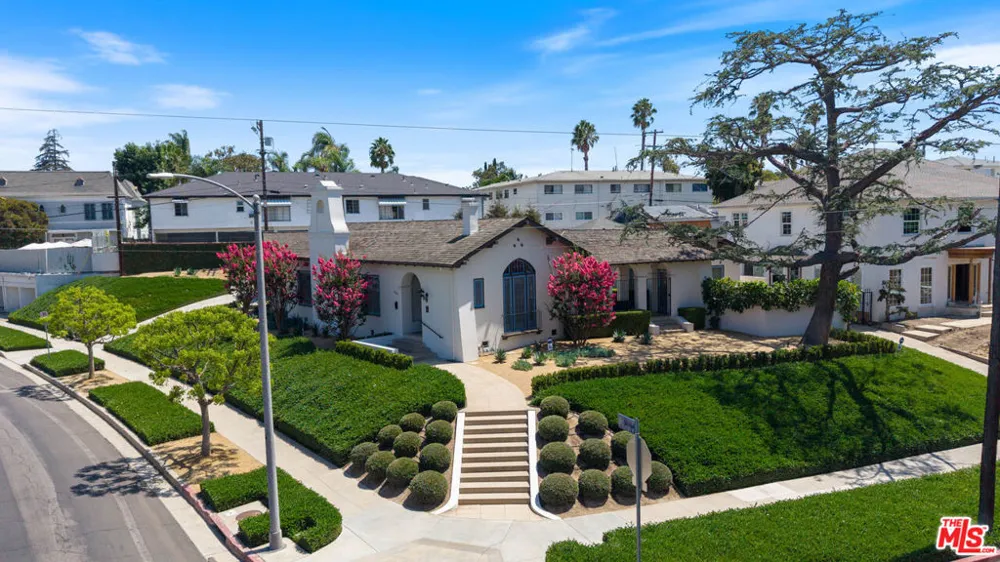 800 S Plymouth Boulevard Los Angeles, CA 90005