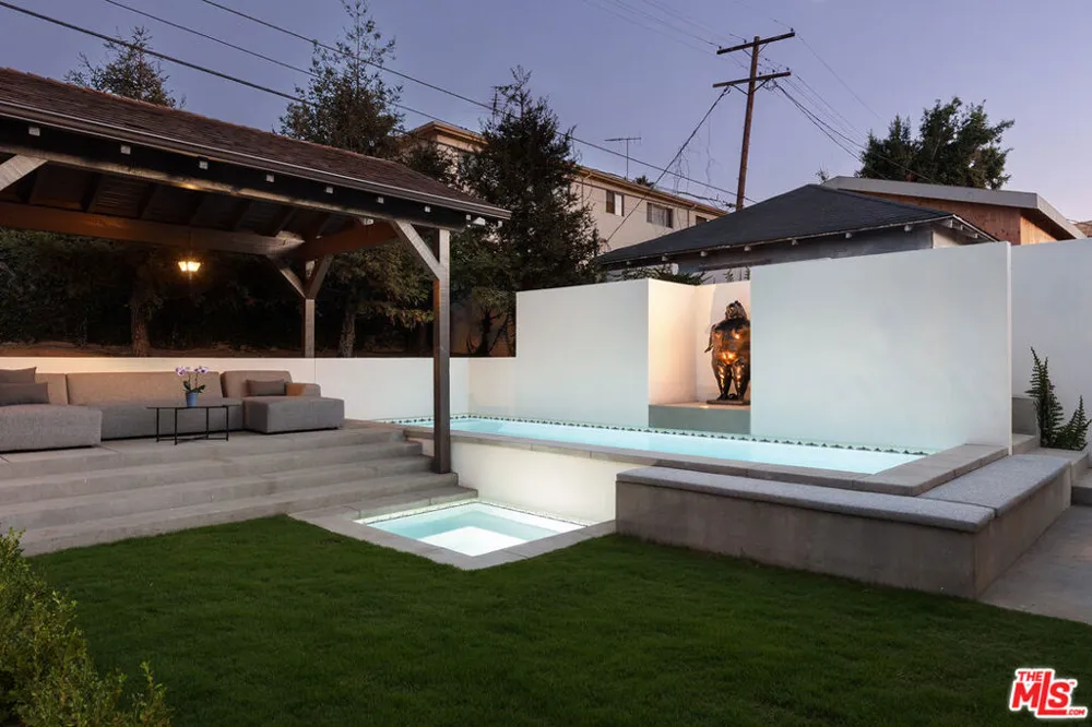 800 S Plymouth Boulevard Los Angeles, CA 90005