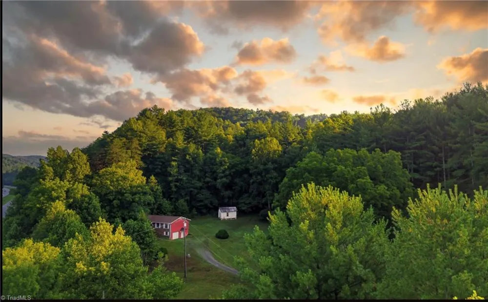 11526 US Highway 421 Purlear, NC 28665