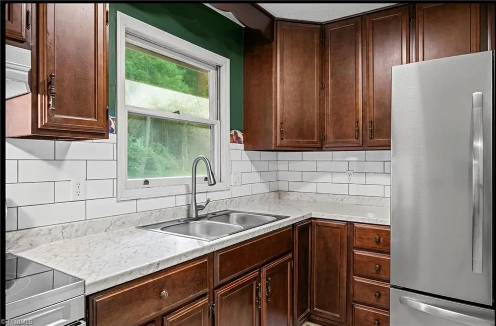 11526 US Highway 421 Purlear, NC 28665