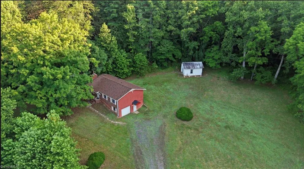 11526 US Highway 421 Purlear, NC 28665