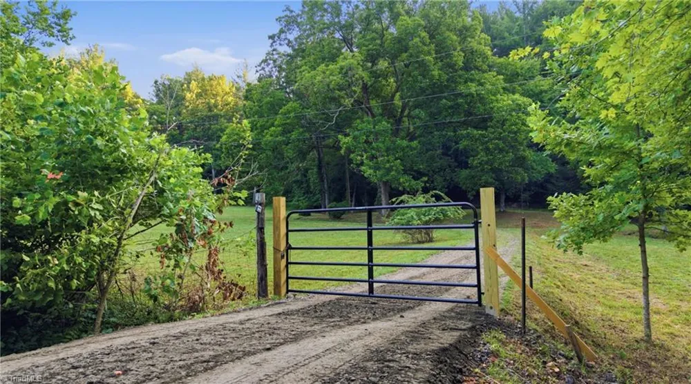 11526 US Highway 421 Purlear, NC 28665